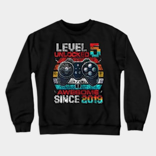 Level 5 Unlocked 5 Year Old 5Th Birthday Gamer Boys Kids Crewneck Sweatshirt